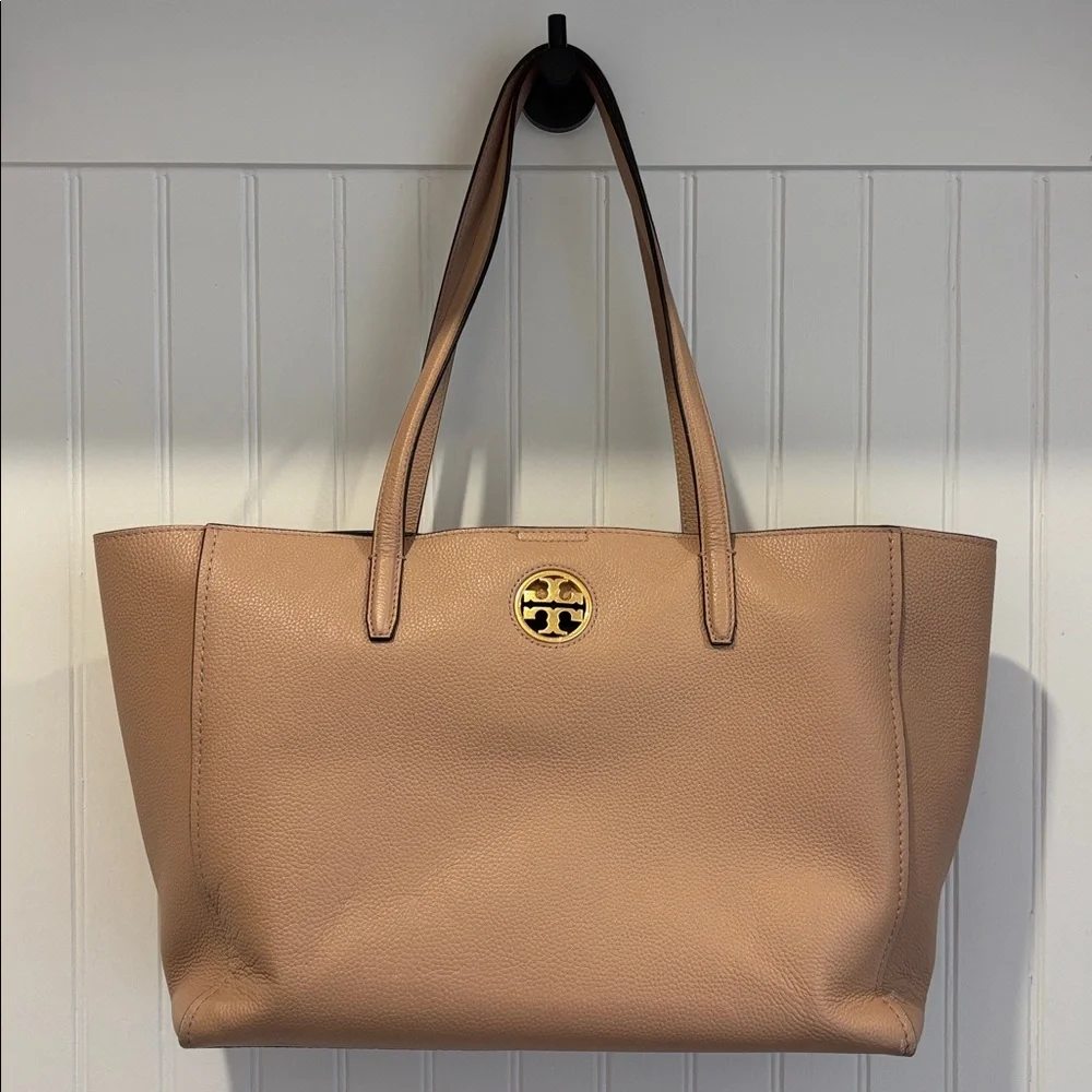 Tory Burch Carson Tote in Devon Sand with Gold Accent